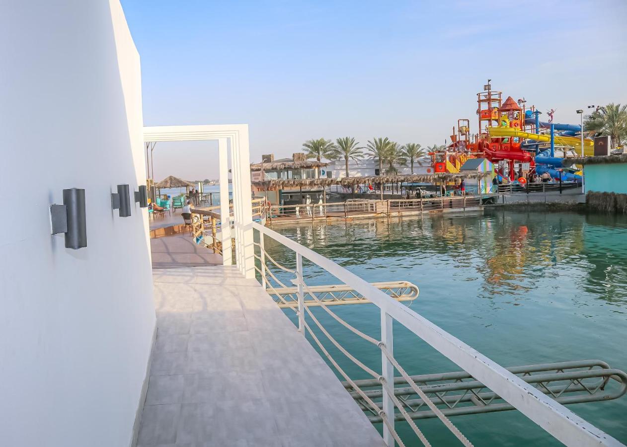 ลากูนา บีช ลักซัวรี รีสอร์ต แอนด์ สปา Hotel มานามา ภายนอก รูปภาพ View of the water park