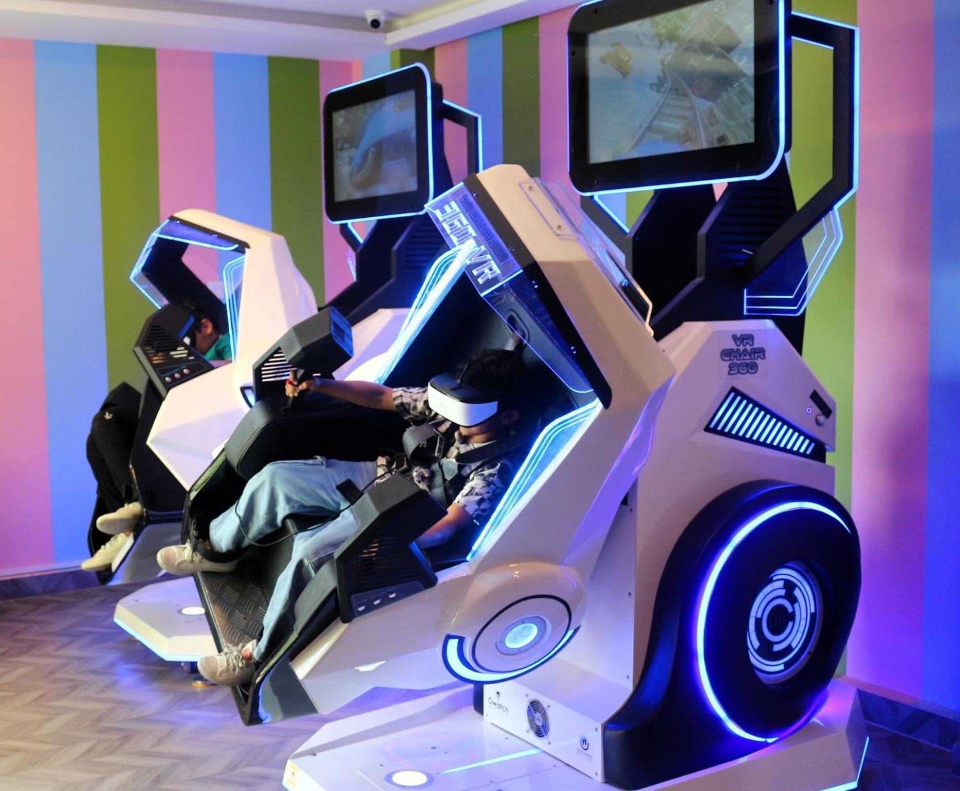 ลากูนา บีช ลักซัวรี รีสอร์ต แอนด์ สปา Hotel มานามา ภายนอก รูปภาพ A racing simulator
