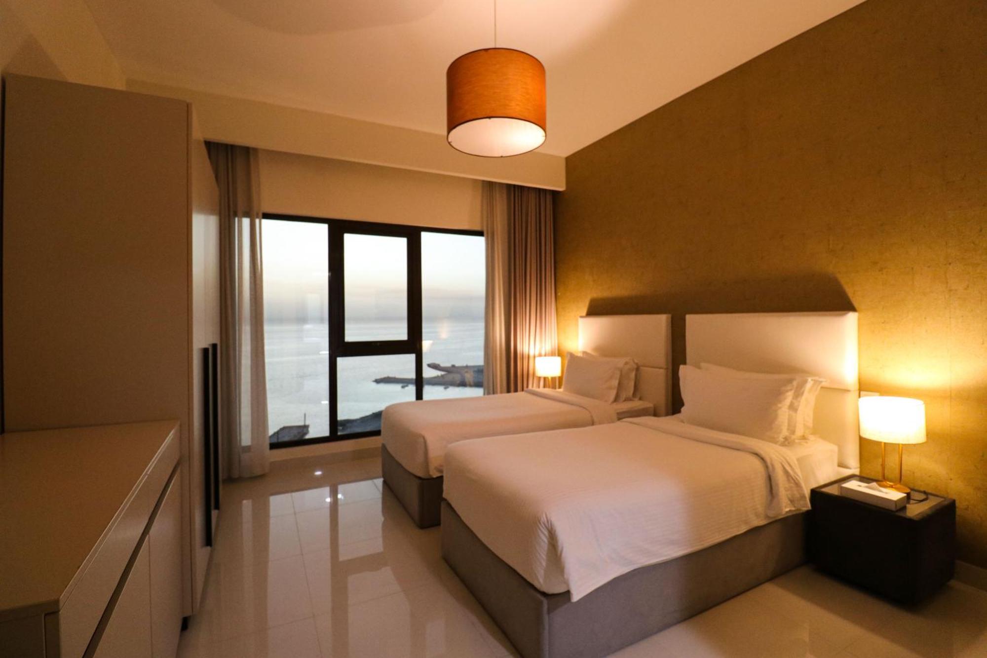 ลากูนา บีช ลักซัวรี รีสอร์ต แอนด์ สปา Hotel มานามา ภายนอก รูปภาพ Deluxe Room