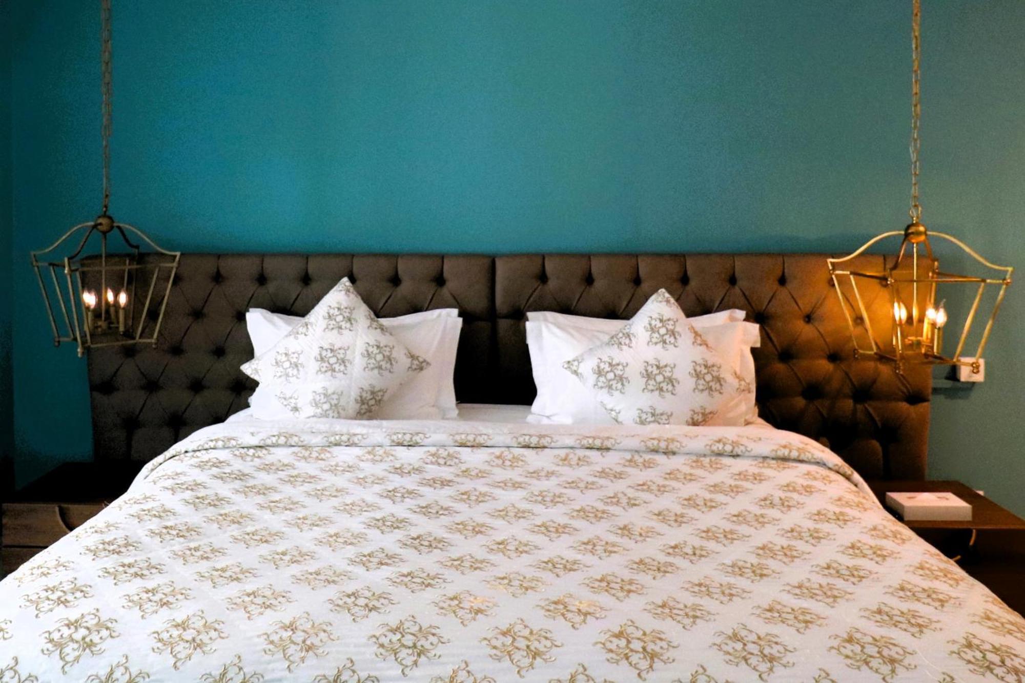 ลากูนา บีช ลักซัวรี รีสอร์ต แอนด์ สปา Hotel มานามา ภายนอก รูปภาพ A bed with a duvet