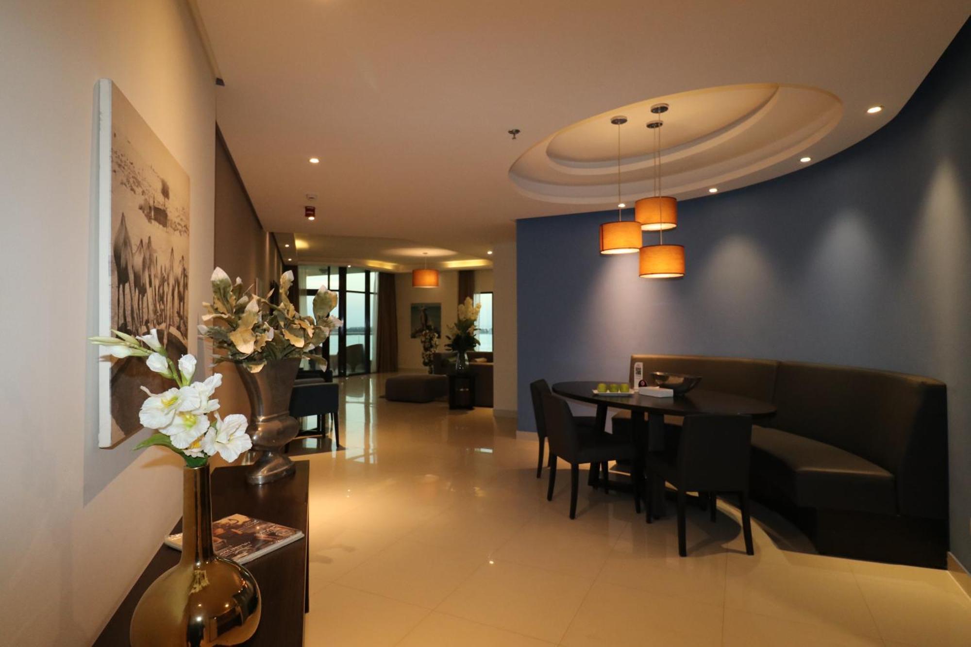 ลากูนา บีช ลักซัวรี รีสอร์ต แอนด์ สปา Hotel มานามา ภายนอก รูปภาพ The photo showcases an interior space, likely a modern lounge or reception area. It features a combination of soft lighting, neutral-colored walls, and decorative elements. There are elegant light fixtures hanging from the ceiling, and a curved blue 